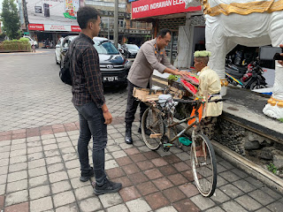 Kapolres Tabanan Kembali Berikan Sembako Kepada Warga Kurang&nbsp;Mampu