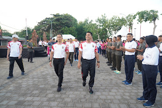 Sambut Peringatan HUT Bhayangkara Ke-78, Pangdam IX/Udayana dan Kapolda Bali Olahraga Bersama di&nbsp;Kuta