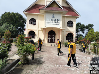 Sambut HUT Bhayangkara Ke-78 Polsek Serbalawan Bersama Anggota Laksanakan Giat Bakti&nbsp;Religi