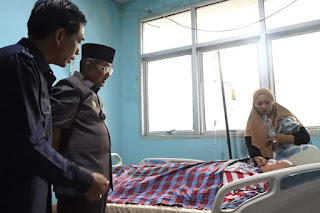 Bupati Tanjab Barat Sambangi RS KH. Daud Arif Berikan Doa dan Semangat bagi Pasien yang&nbsp;Dirawat