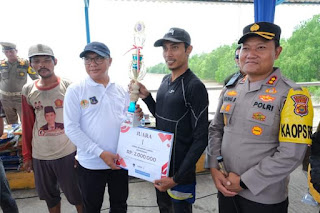 Sambut HUT RI Ke-79 dan Hari Jadi Tanjab Barat Ke-59, Pj. Sekda H. Dahlan Buka Acara Lomba Selancar&nbsp;Tongkah