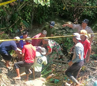 Polsek Bangun Evakuasi Mayat Wanita di Tali Air Irigasi Simalungun, Diduga Meninggal Akibat&nbsp;Epilepsi