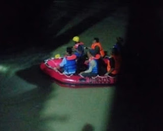 Mencari Kepah Pria Dewasa Hanyut Dibawa Aliran Sungai Padang Tebing&nbsp;Tinggi