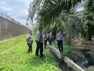Langkah Pencegahan Banjir: Jajaran Lapas Narkotika Kelas IIA Langkat Turut Andil dalam Pembenahan Saluran&nbsp;Drainase