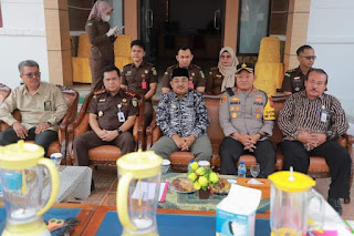 Bupati Anwar Sadat Saksikan Pemusnahan Barang Bukti dari 73 Perkara Pidana di Kejari Tanjab&nbsp;Barat