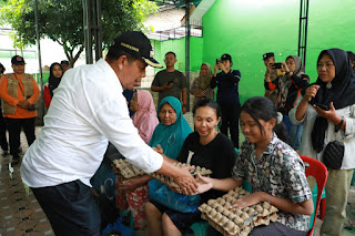 Bupati Radiapoh Hasiholan Sinaga kunjungi Masyarakat Korban Banjir di&nbsp;Serbelawan