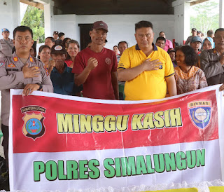 Kapolres Simalungun Pimpin Kegiatan Minggu Kasih dengan Pembagian Bansos di Slum Area&nbsp;Sidamanik
